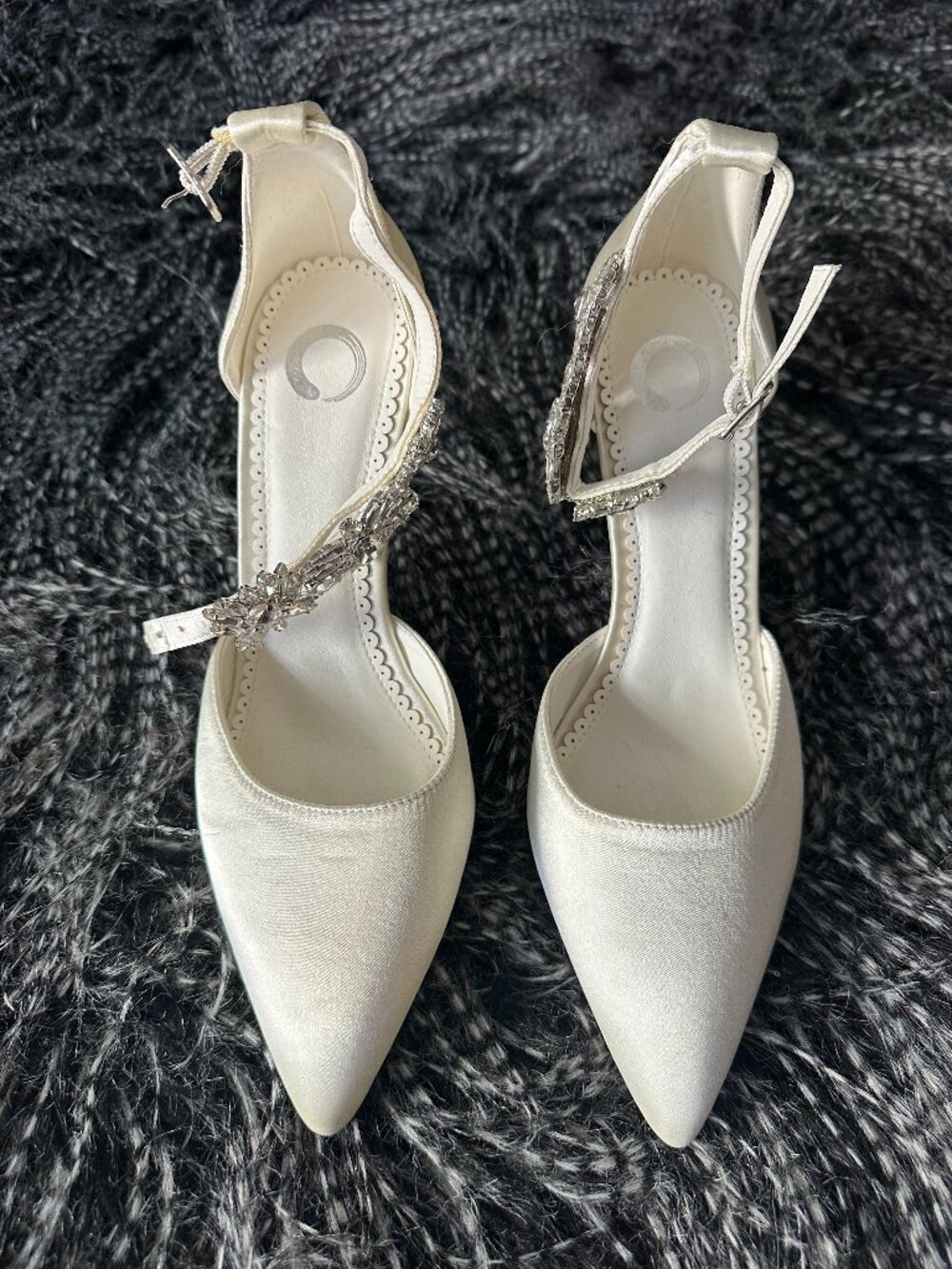 Journee White Loxley Pump